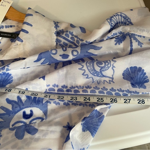 Live 4 Truth Blue Sun and Moon Print Top NWT Cropped Boxy Fit Medium Celestial - Picture 7 of 9